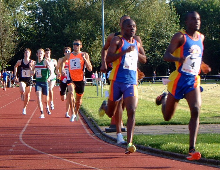 Men 800 A